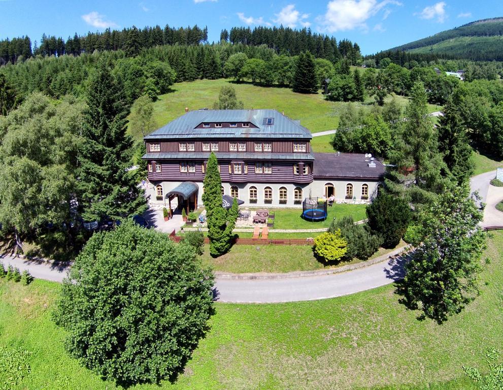 Alpsky Hotel Szpindlerowy Młyn Zewnętrze zdjęcie