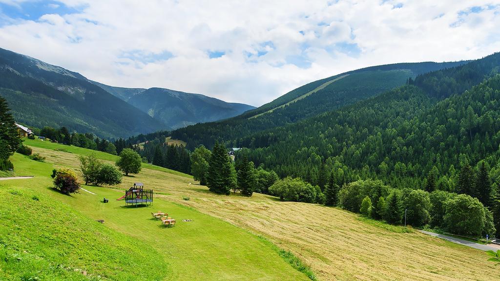 Alpsky Hotel Szpindlerowy Młyn Zewnętrze zdjęcie