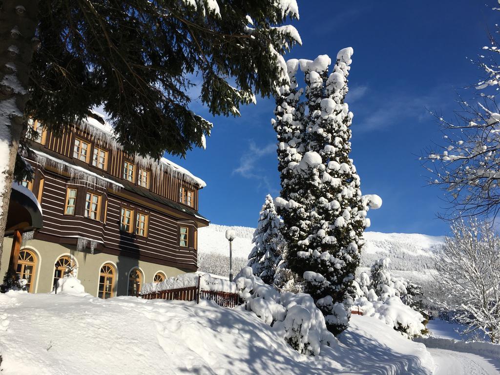 Alpsky Hotel Szpindlerowy Młyn Zewnętrze zdjęcie