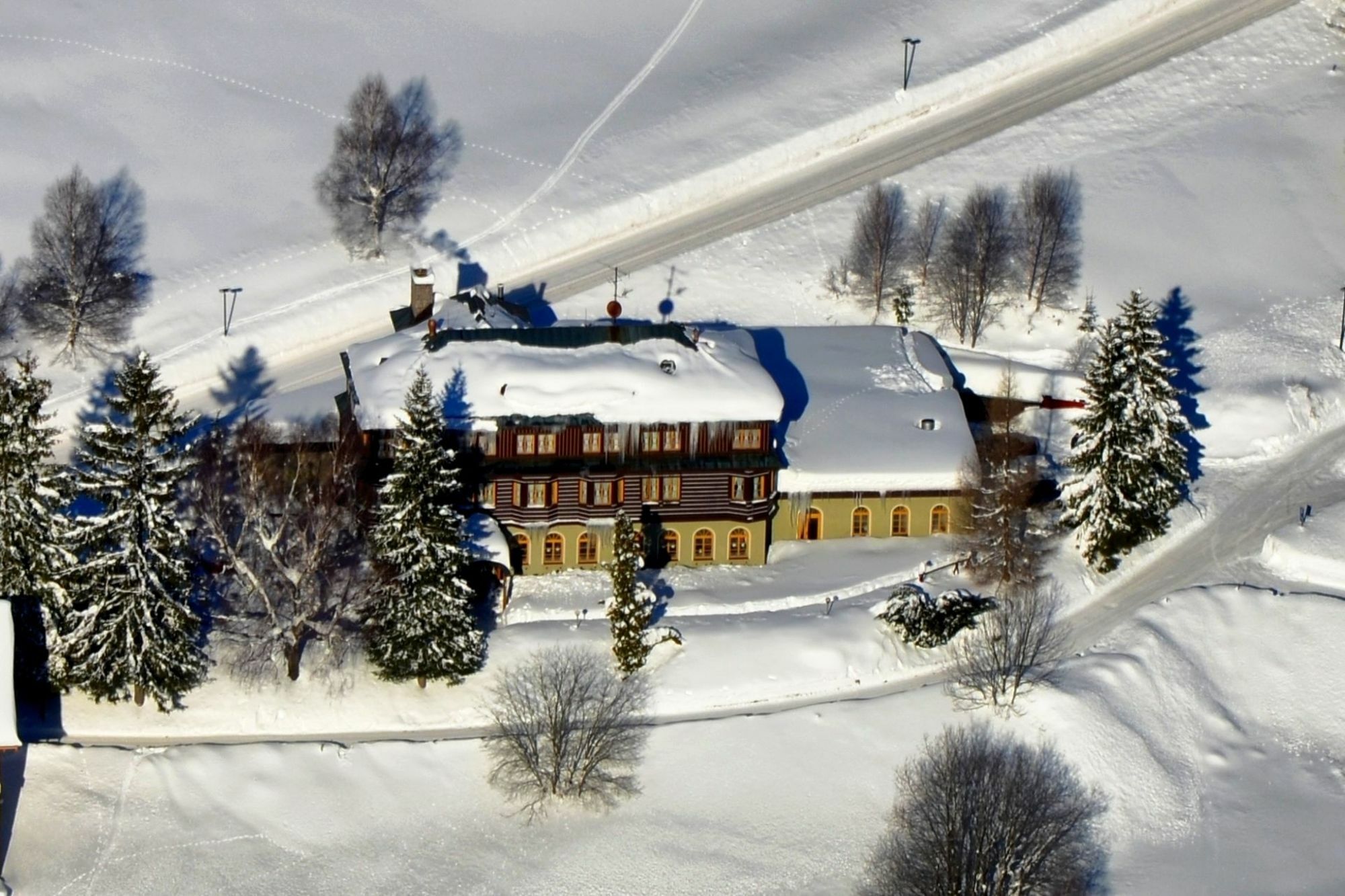 Alpsky Hotel Szpindlerowy Młyn Zewnętrze zdjęcie
